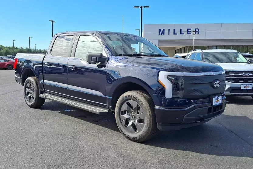 2025 Ford F-150 Lightning photo 1