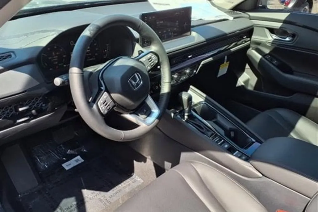 2025 Honda Accord Hybrid Touring photo 1