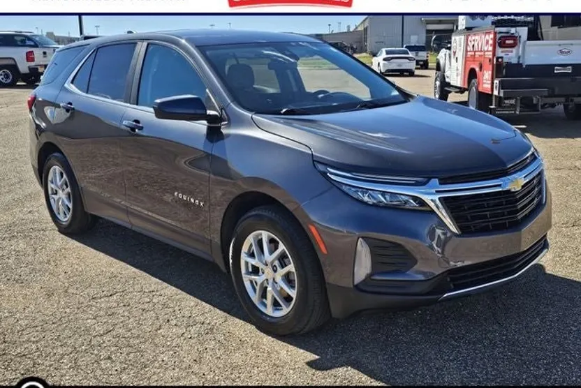 2023 Chevrolet Equinox LT photo 1