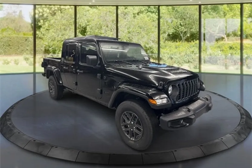 2025 Jeep Gladiator Sport S photo 1