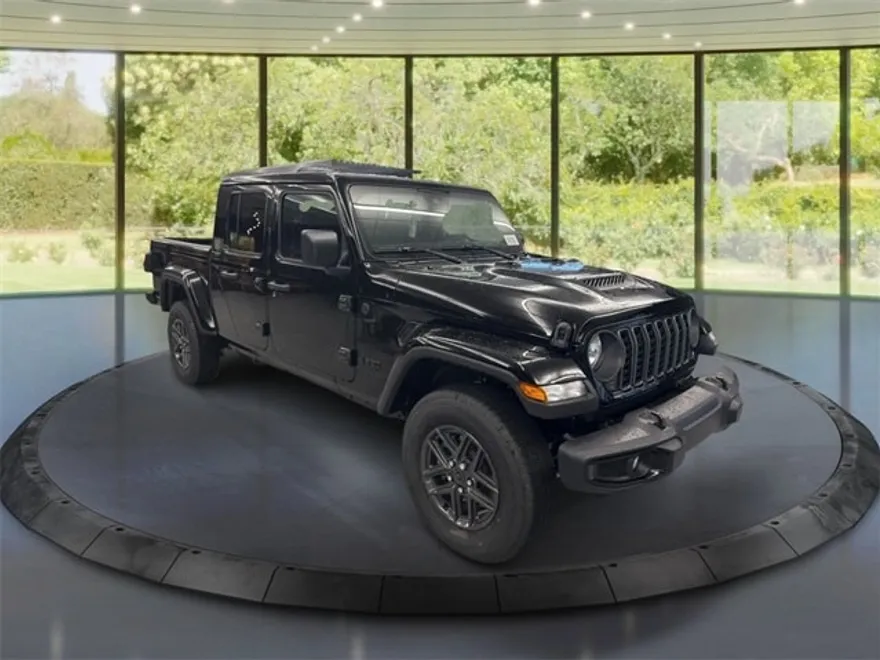 2025 Jeep Gladiator Sport S photo 1