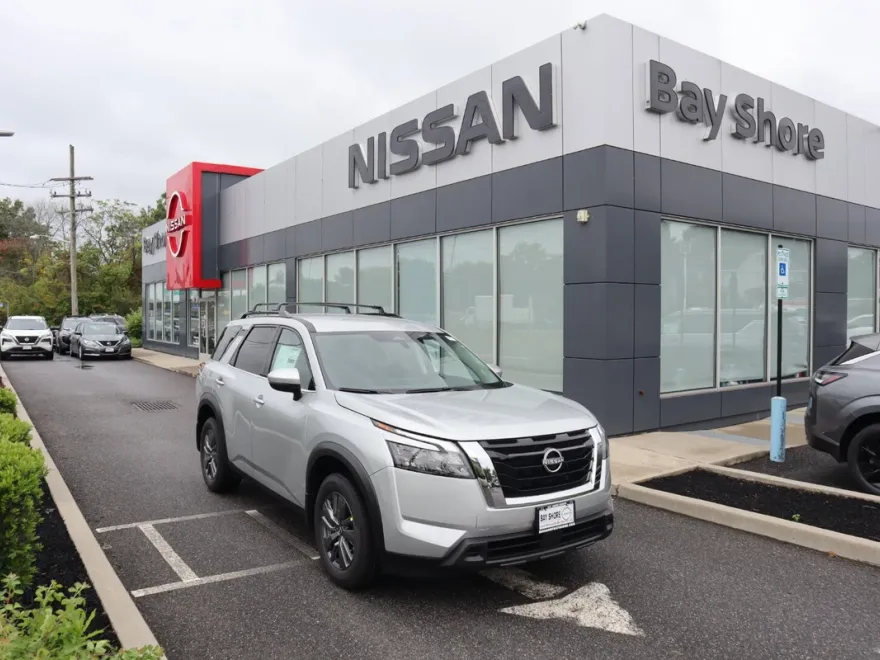 2025 Nissan Pathfinder SV photo 1