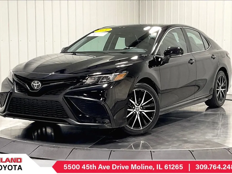 2024 Toyota Camry SE photo 1