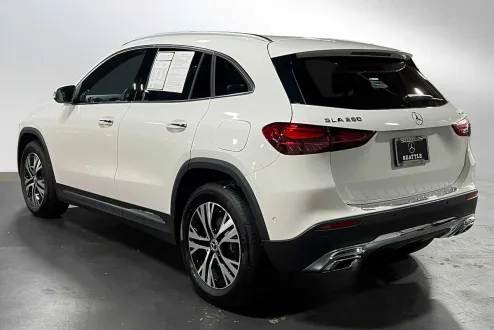 2025 Mercedes Benz GLA 250 4MATIC photo 2