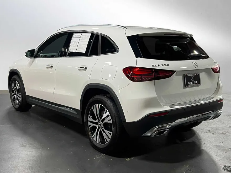 2025 Mercedes Benz GLA 250 4MATIC photo 2