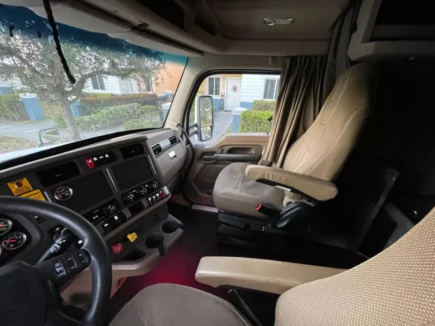 2019 Kenworth T680 photo 15