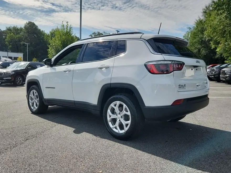 2024 Jeep Compass Latitude photo 1