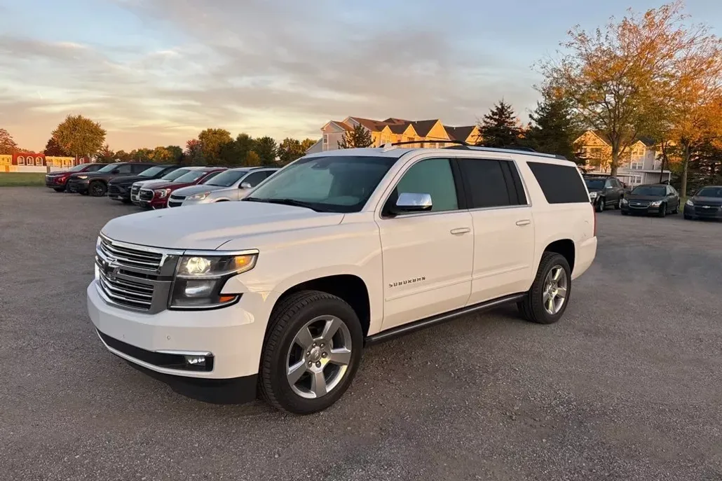 2019 Chevrolet Suburban Premier photo 1