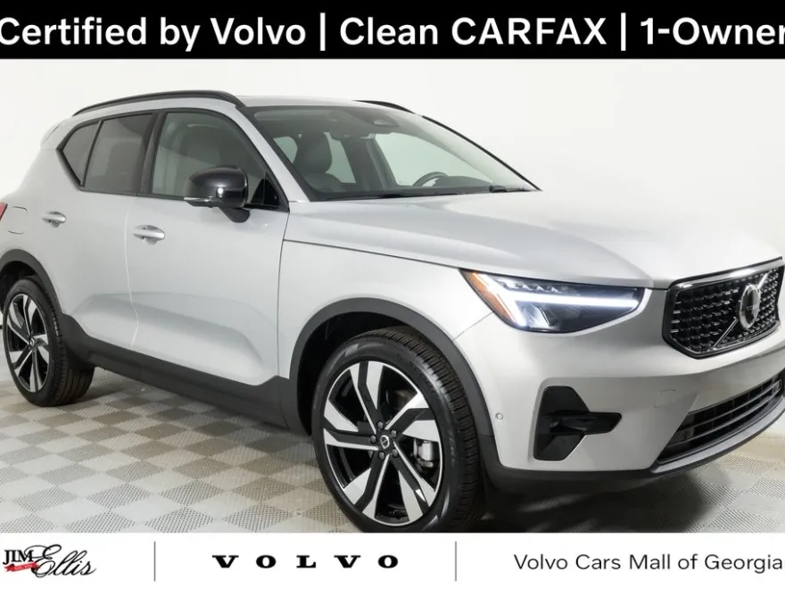 2025 Volvo XC40 Plus photo 1