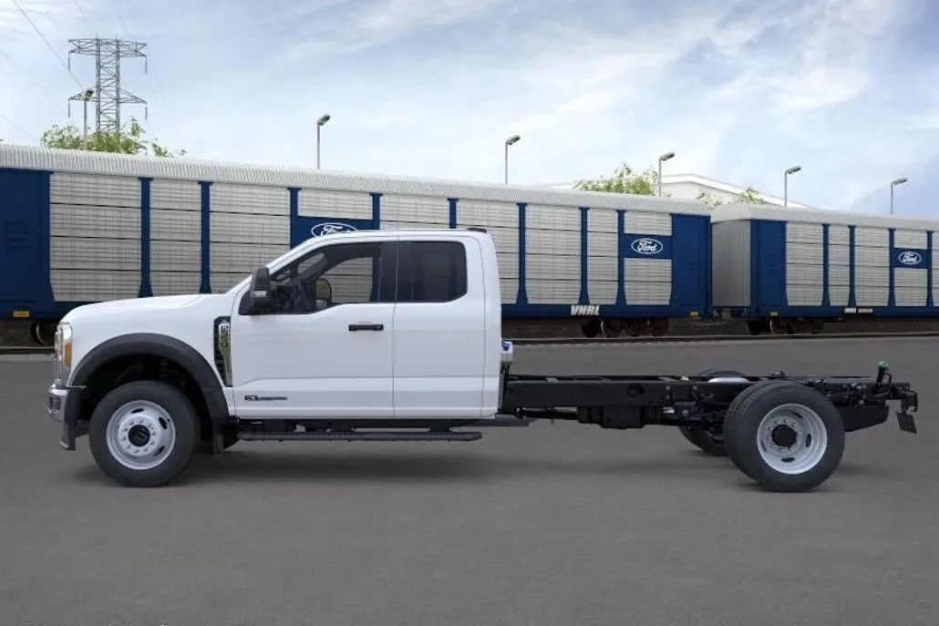 2026 Ford F-550 photo 1