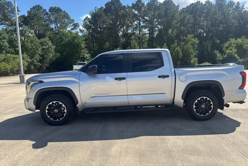 2024 Toyota Tundra SR5 photo 1