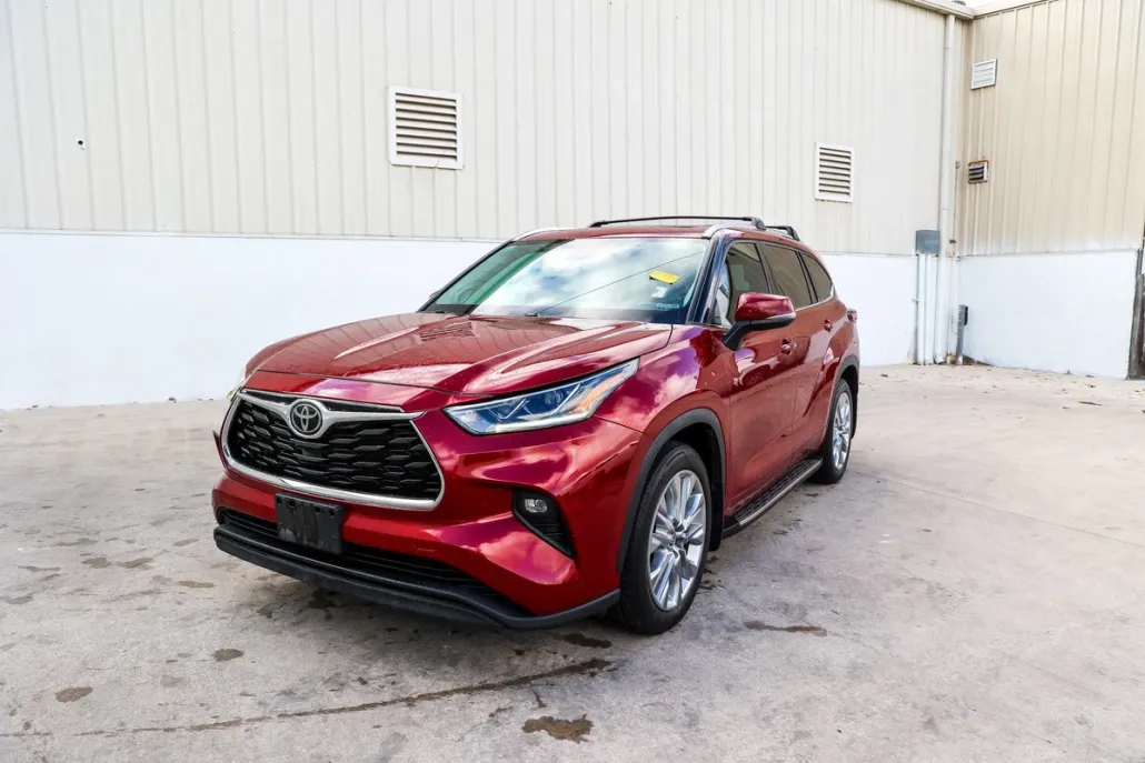 2022 Toyota Highlander Limited photo 1