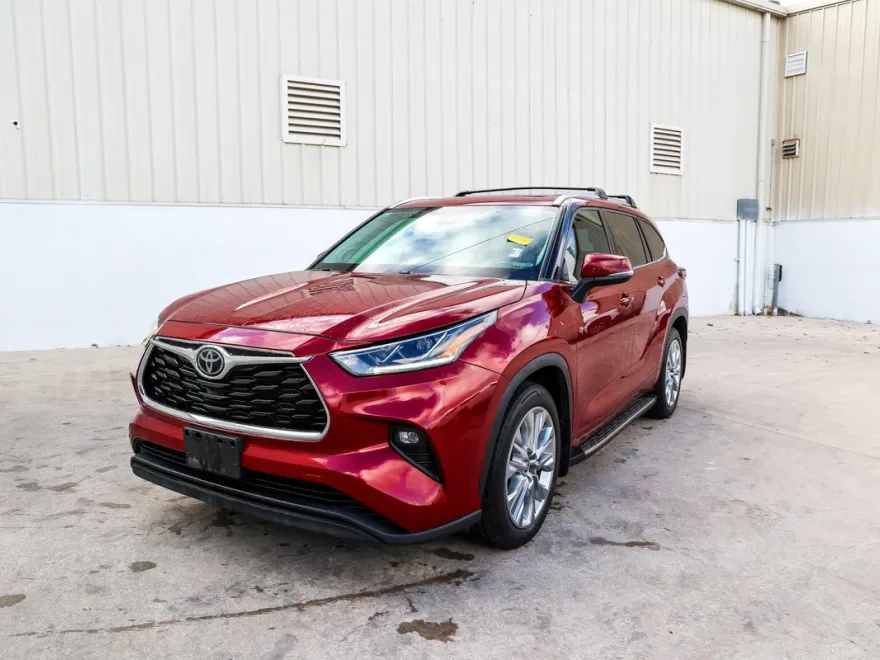 2022 Toyota Highlander Limited photo 1