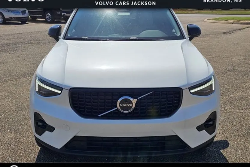2026 Volvo XC40 Plus photo 1