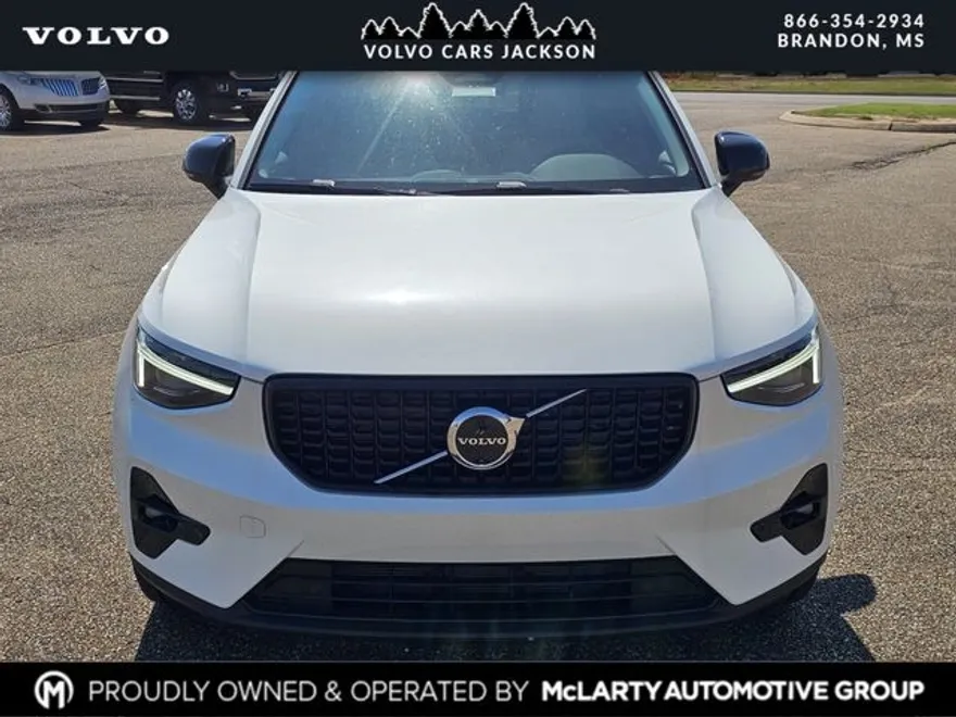 2026 Volvo XC40 Plus photo 1