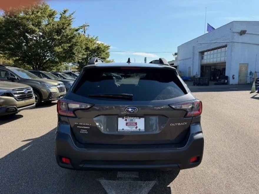 2023 Subaru Outback Premium photo 1