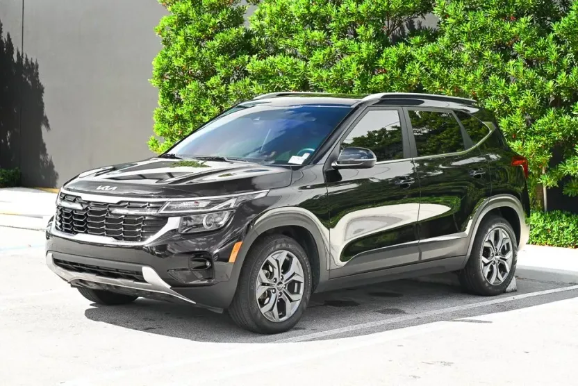 2024 Kia Seltos S photo 1