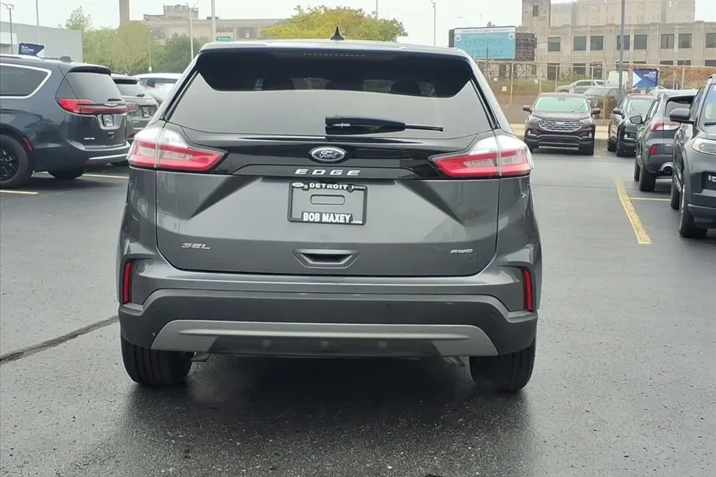 2024 Ford Edge SEL photo 1