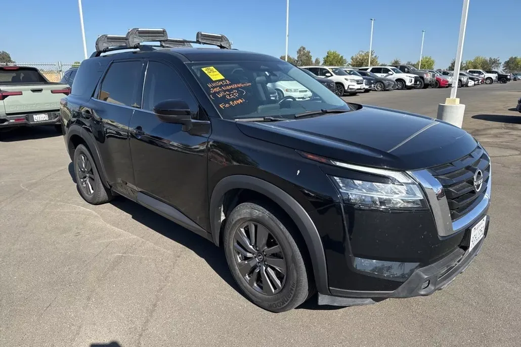 2022 Nissan Pathfinder SV photo 1
