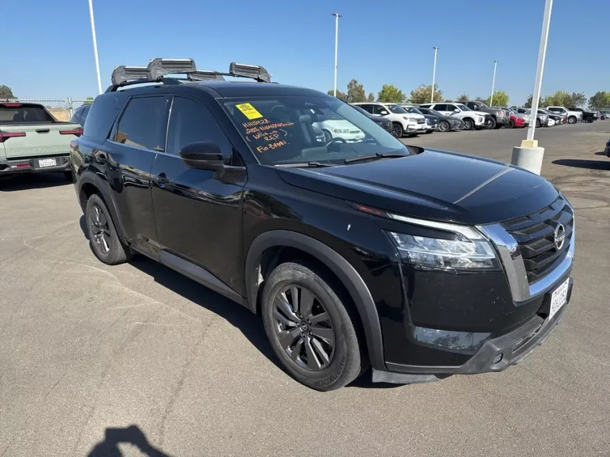 2022 Nissan Pathfinder SV photo 1