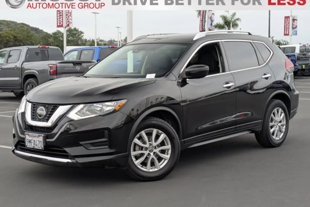 2020 Nissan Rogue SV photo 1