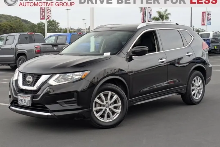 2020 Nissan Rogue SV photo 1