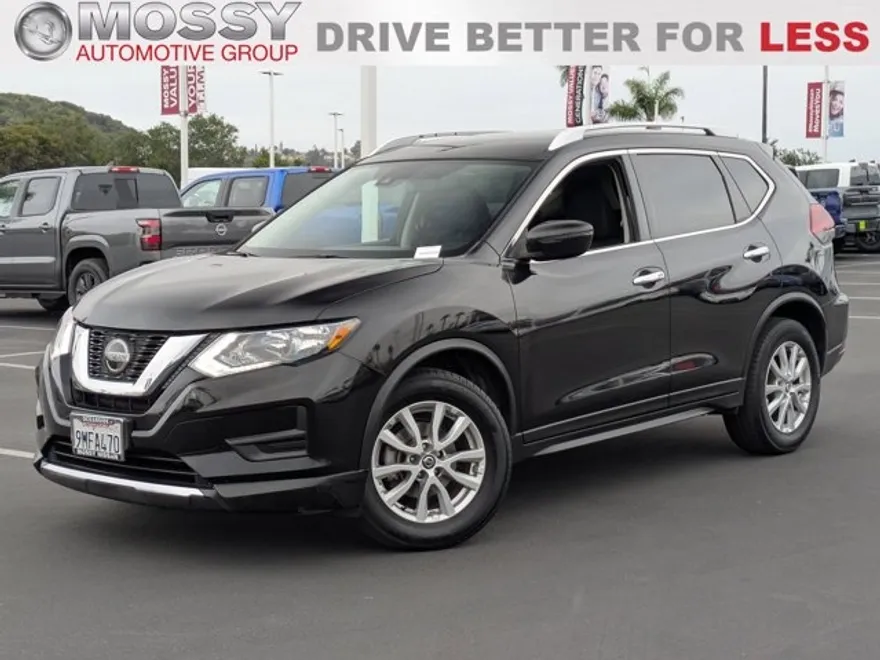 2020 Nissan Rogue SV photo 1