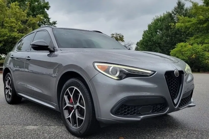 2021 Alfa Romeo Stelvio Ti photo 1