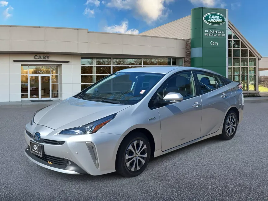 2019 Toyota Prius LE photo 1