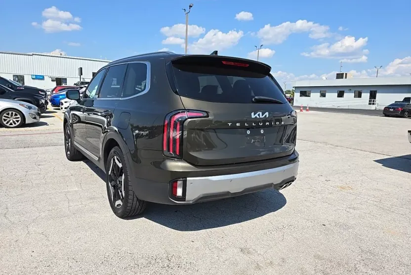 2023 Kia Telluride EX photo 1