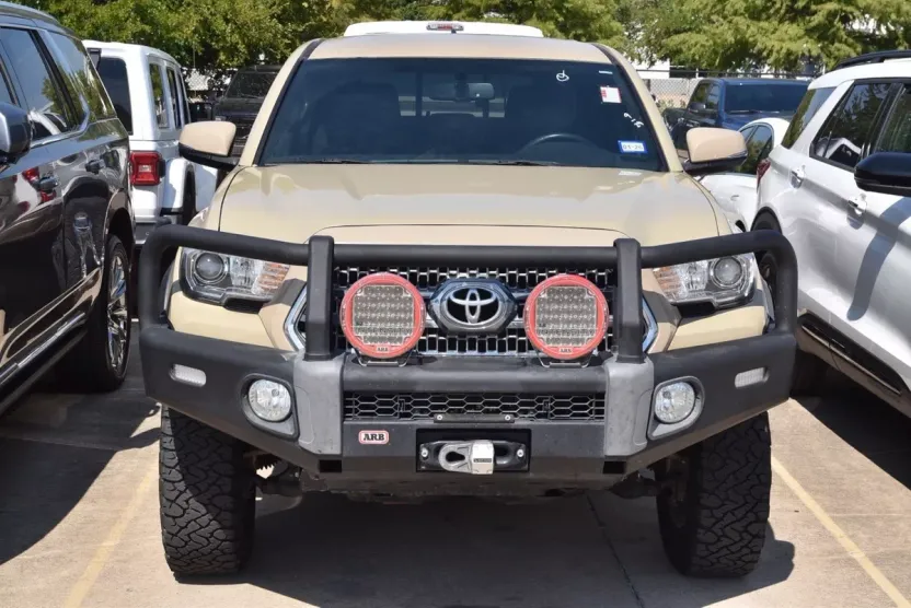 2016 Toyota Tacoma TRD Off-Road photo 1