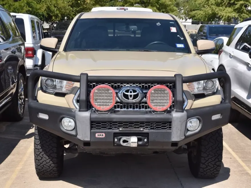 2016 Toyota Tacoma TRD Off-Road photo 1