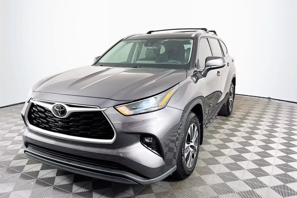 2022 Toyota Highlander XLE photo 1
