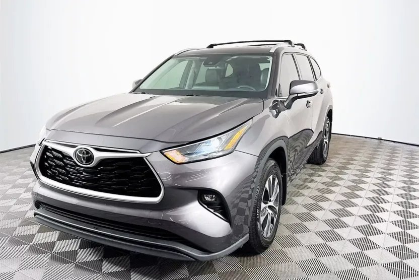 2022 Toyota Highlander XLE photo 1