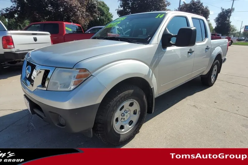 2014 Nissan Frontier S photo 1