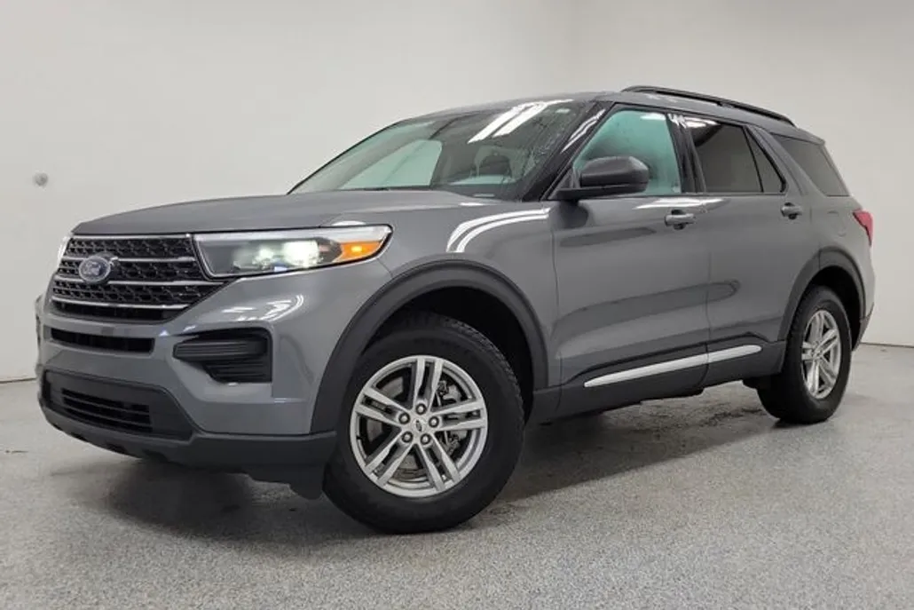 2022 Ford Explorer XLT photo 1