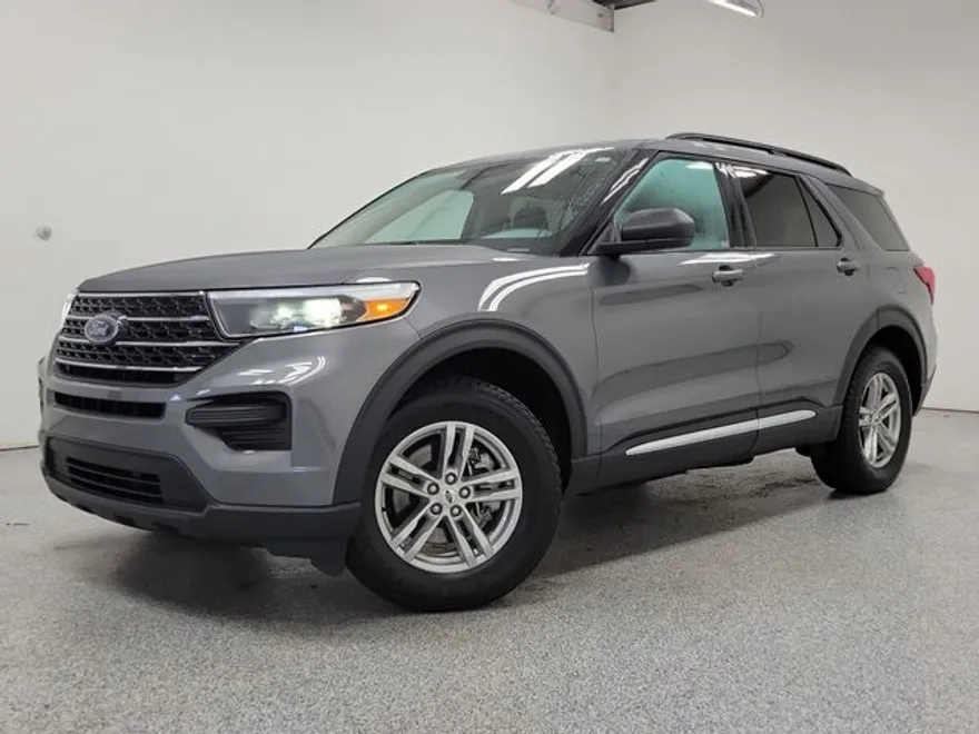 2022 Ford Explorer XLT photo 1