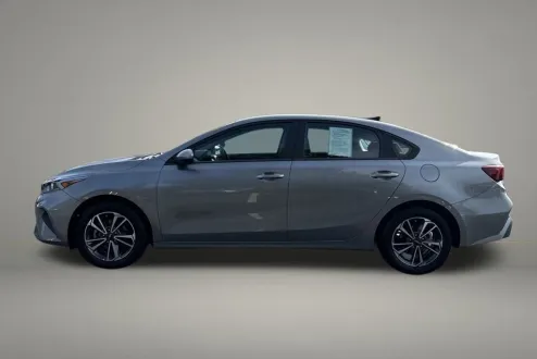 2024 Kia Forte LXS photo 2