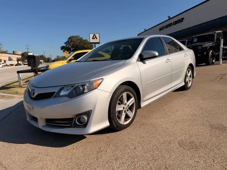 2013 Toyota Camry photo 1