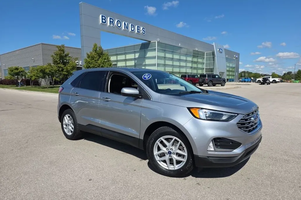 2022 Ford Edge SEL photo 1