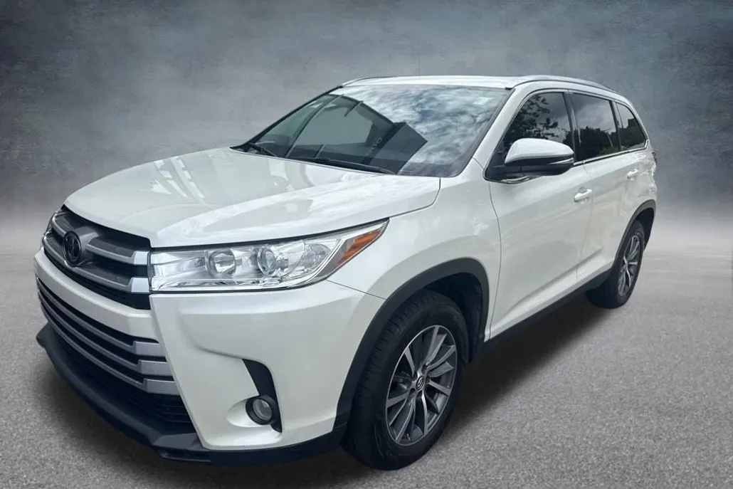 2019 Toyota Highlander XLE photo 1