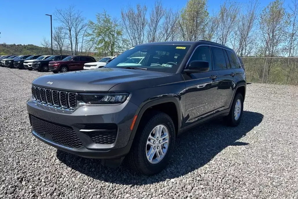 2025 Jeep Grand Cherokee Laredo photo 1