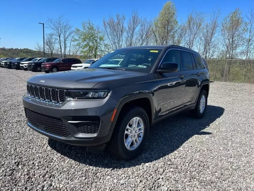 2025 Jeep Grand Cherokee Laredo photo 1