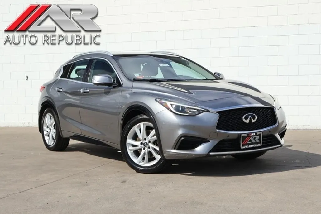 2019 Infiniti QX30 Luxe photo 1