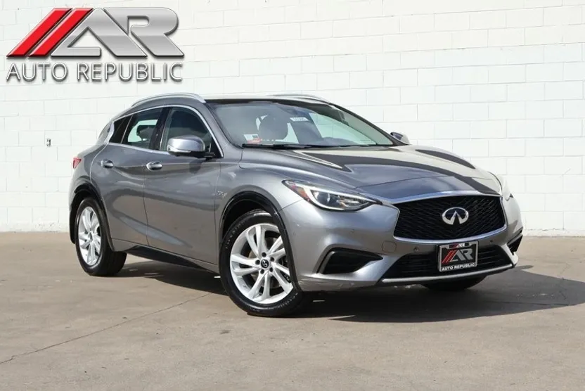 2019 Infiniti QX30 Luxe photo 1