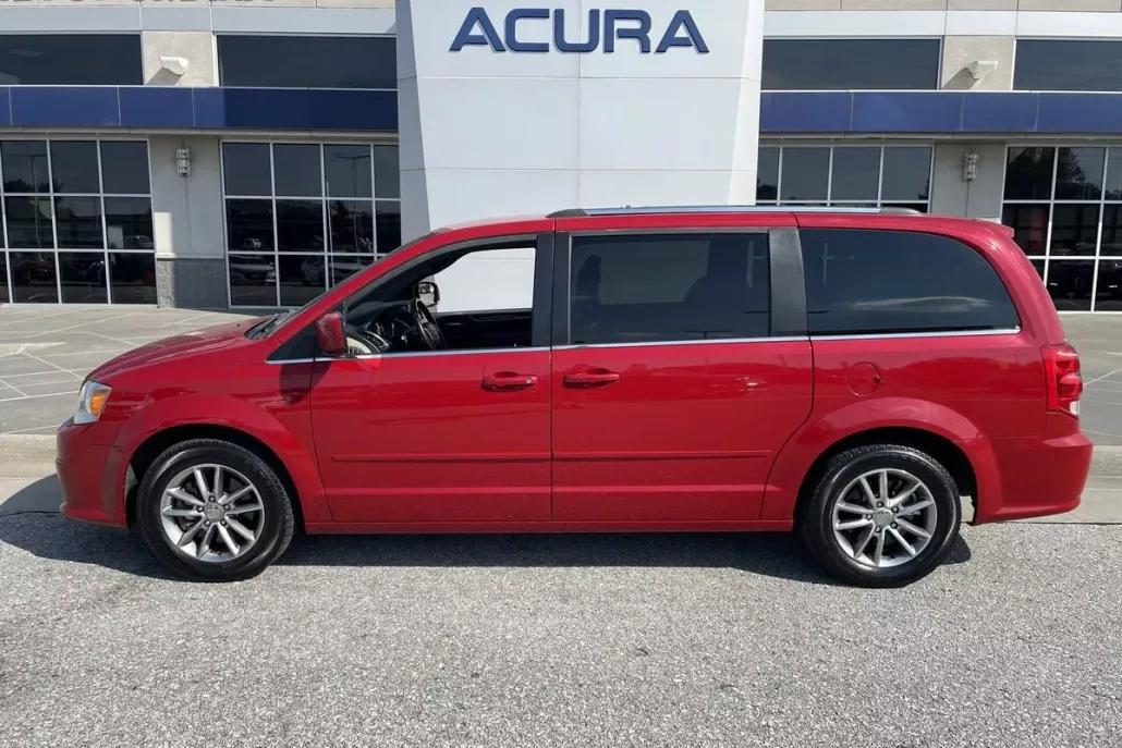 2015 Dodge Grand Caravan SXT Plus photo 1