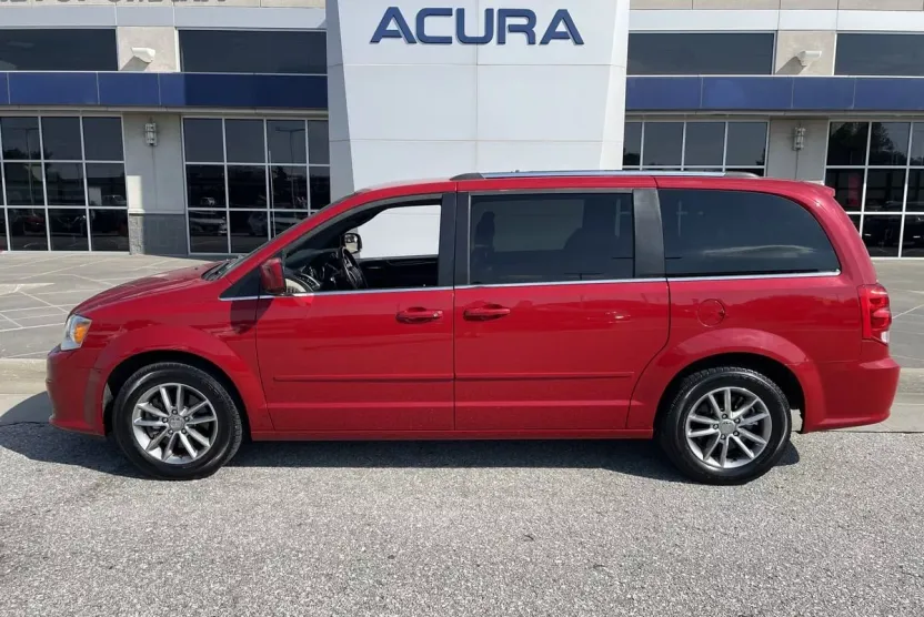 2015 Dodge Grand Caravan SXT Plus photo 1