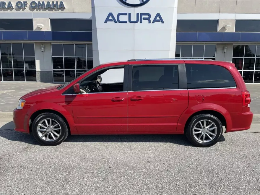 2015 Dodge Grand Caravan SXT Plus photo 1