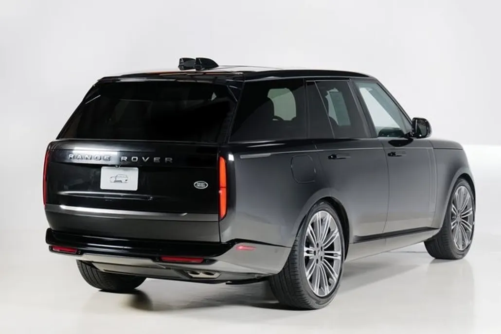 2023 Land Rover Range Rover SE photo 1
