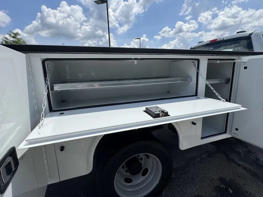 2025 Ford F-450 photo 1